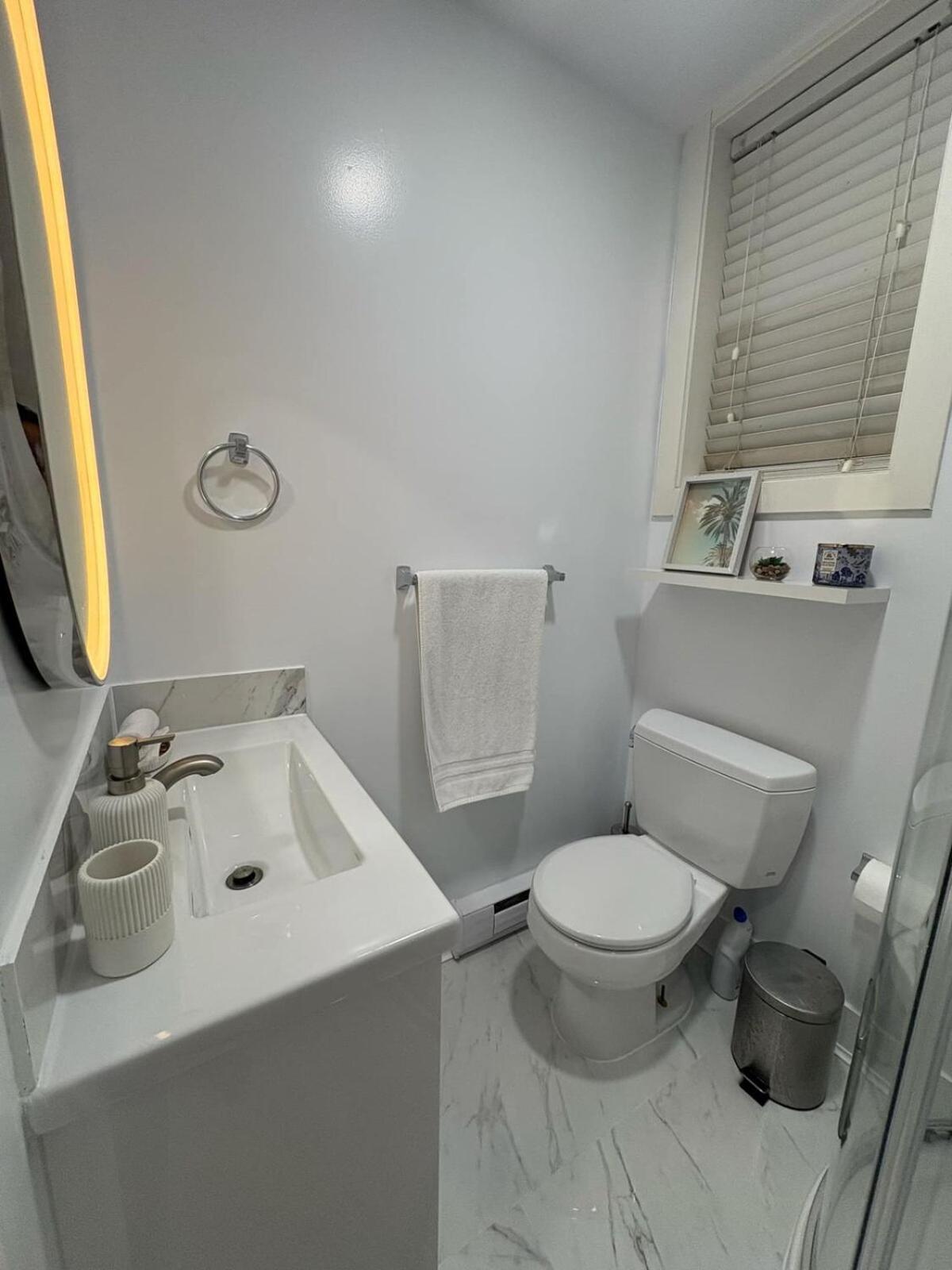 Guest Room With Private Bath In Langford Victoria Eksteriør billede