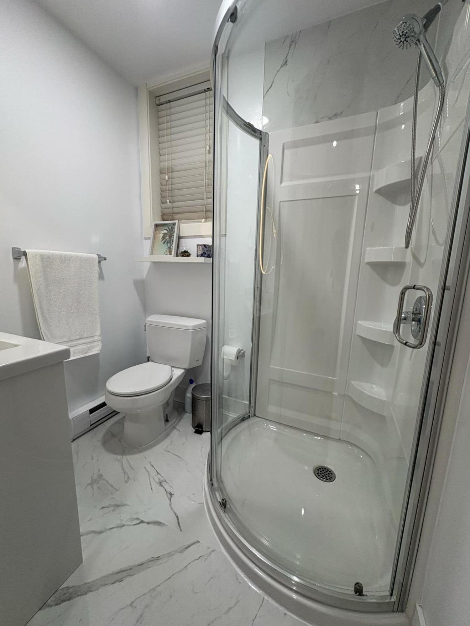 Guest Room With Private Bath In Langford Victoria Eksteriør billede